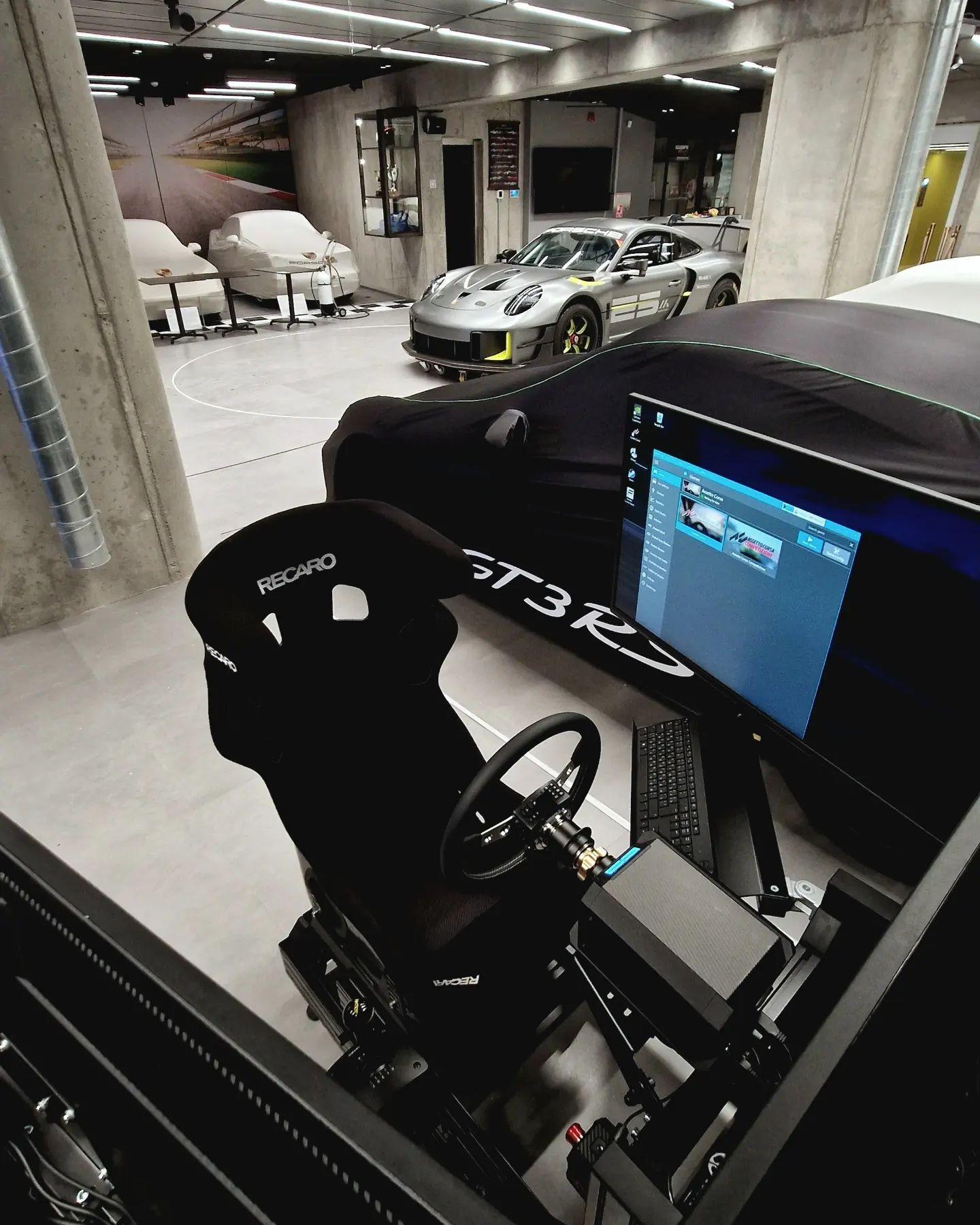 Dream 2 Drive GT3 RS simulator in the showroom
